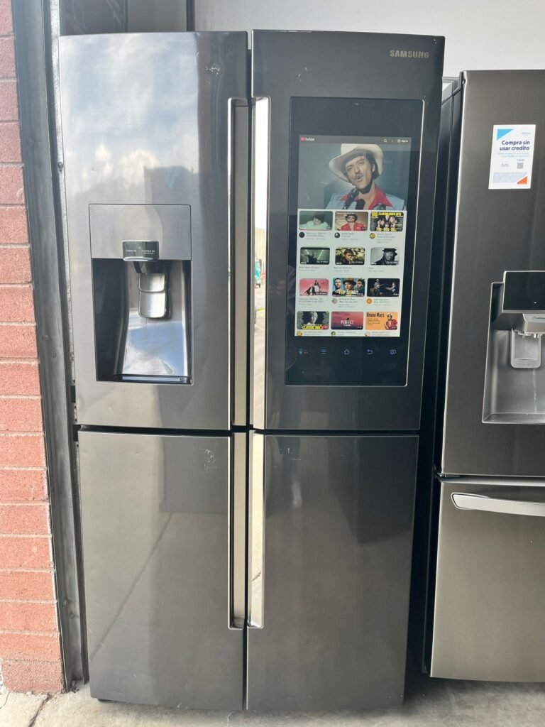 Samsung 28 cu. ft. 4-Door French Door, Black Stainless Steel Refrigerat! With Family Hub