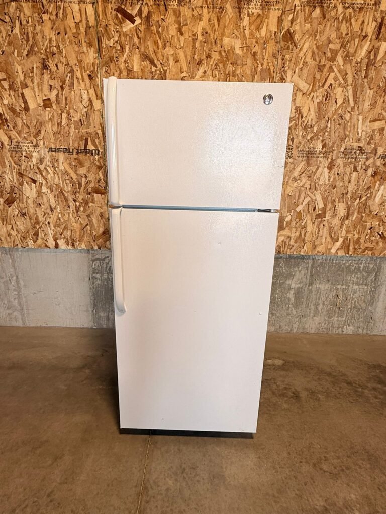 GE 28-Inch Wide 18 cu. ft. Top-Freezer Refrigerator in White!