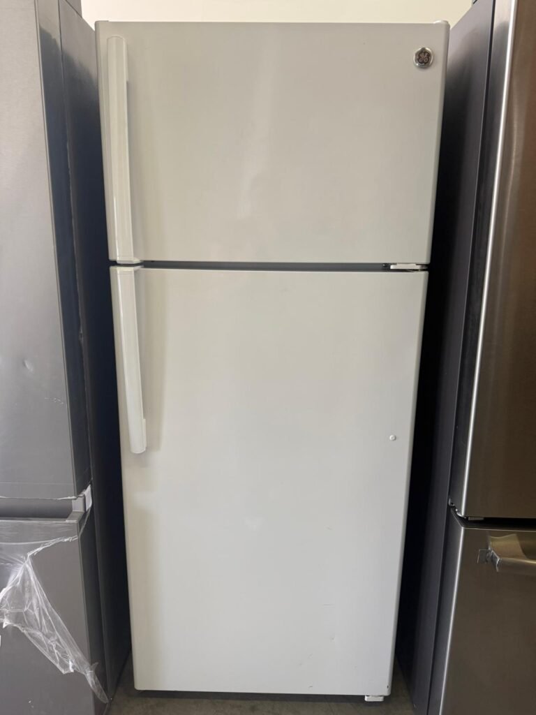 GE 18 cu. ft. Top Freezer Refrigerator in White!