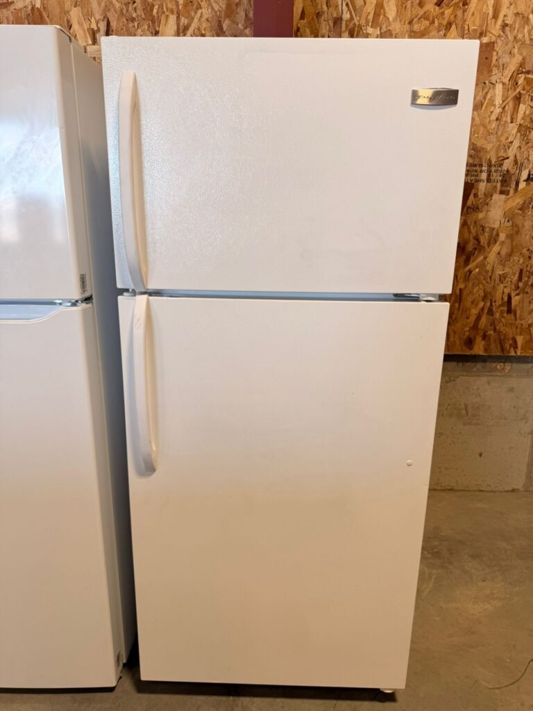 Frigidaire 28-Inch Wide 16.5 cu. ft. Top-Freezer Refrierator in White!