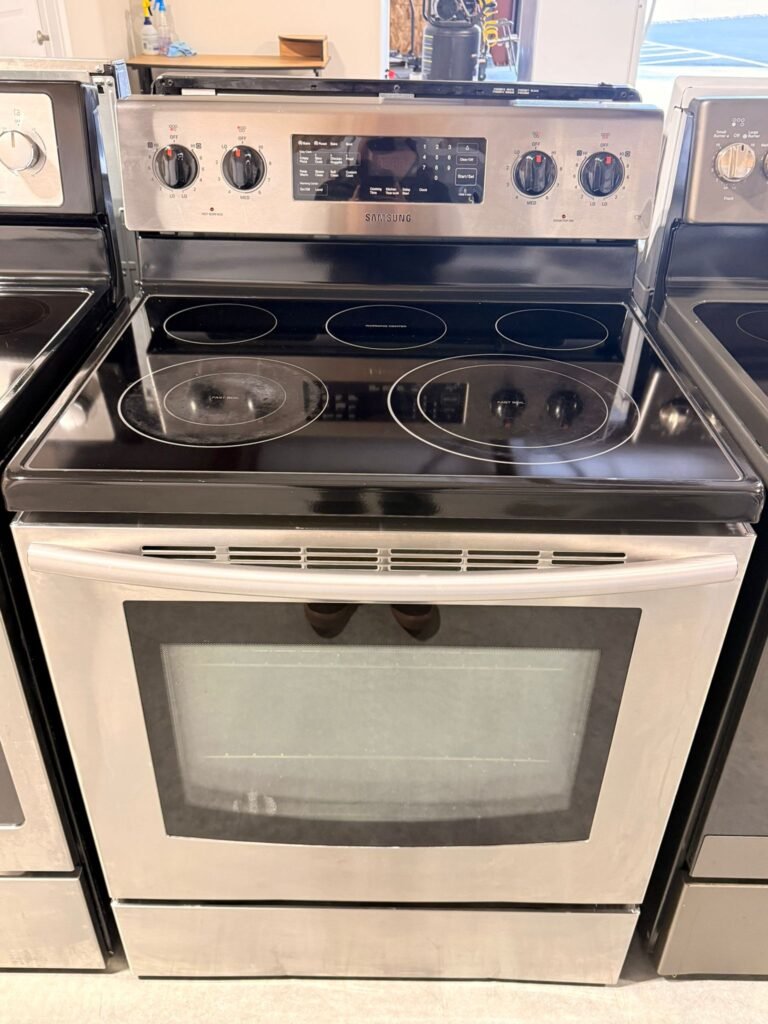 Samsung 30-Inch Wide Electric Range with Convection Ove, Self-Clean and Warming Center in Stainless Steel!