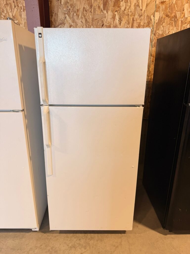 Hotpoint 28-Inch Wide, 17 cu. ft. Top-Freezer Refrigerator in White!