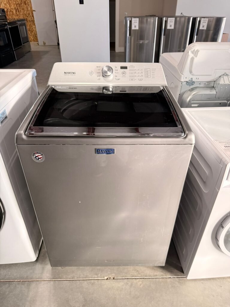 Maytag Top Load Washer – 4.7 cu ft Capacity, Stainless Steel Basket, PowerWash Features. Great conditions, high-capacity model.