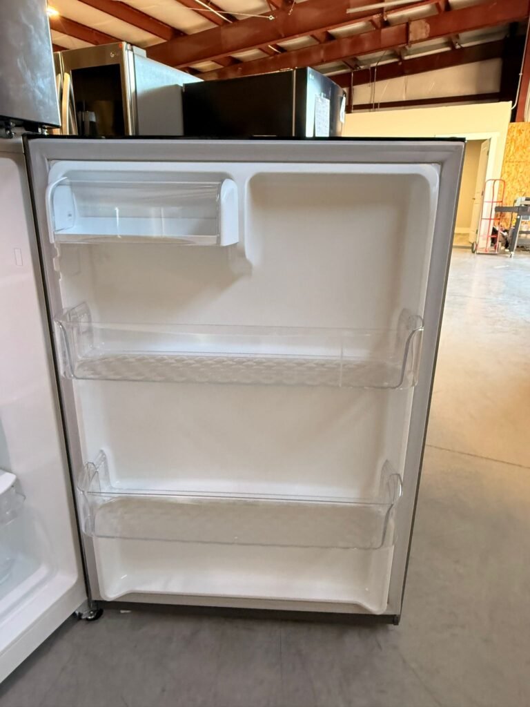 Visual Reference: New Scratch Dent Lg 20 Cu Ft Top Freezer Refrigerator