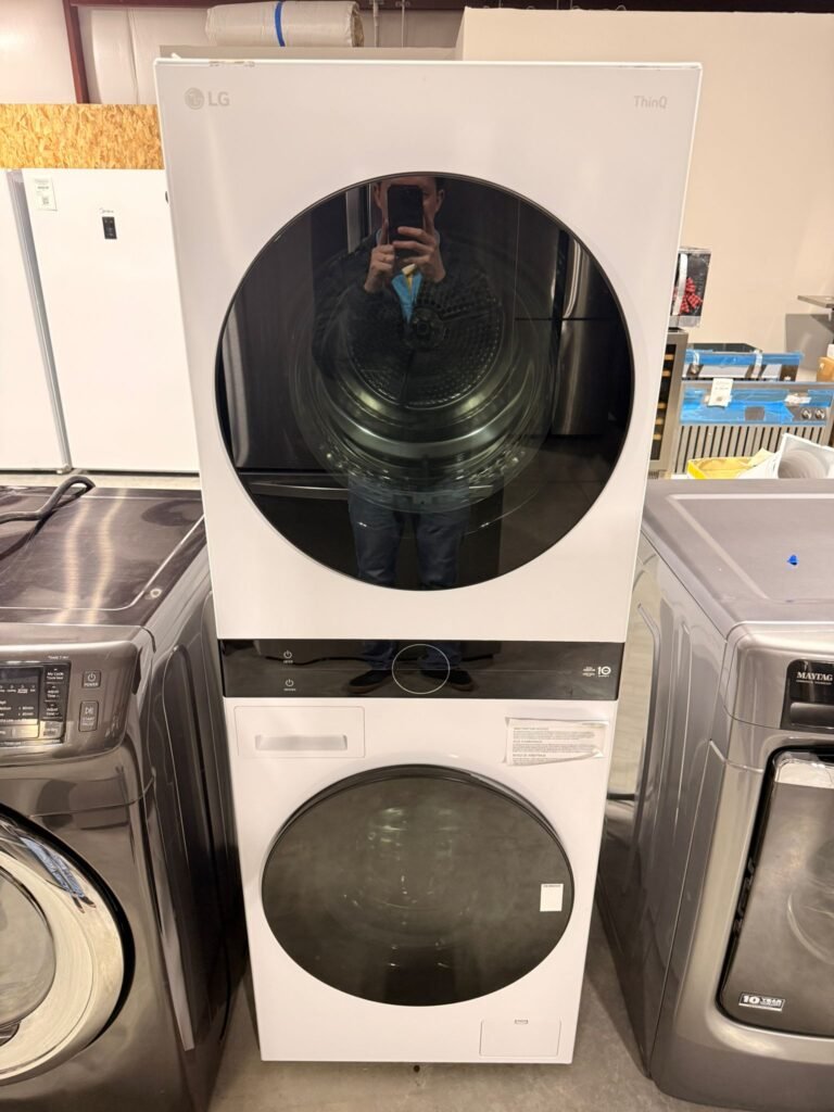 LG 24-in Single Unit WashTower with Center Control, 2.4 cu. ft. Front Load Washer and 4.2 cu. ft. Electric Ventless Heat Pump Dryer (White)