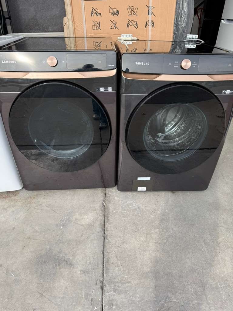 Samsung 4.6 cu. ft. High Efficiency Smart Front-Load Washer and 7.5 cu. ft. Stackable Smart Front-Load Electric Dryer in Brushed Black!