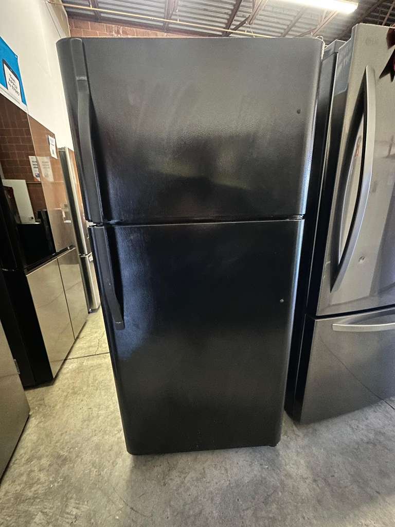 Kenmore 30-Inch Wide 19 cu. ft. Top-Freezer Refrigerator in White!