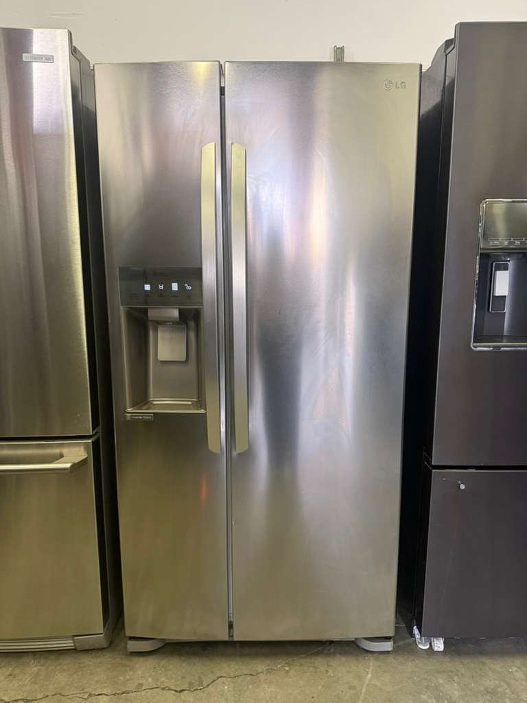 LG 33-Inch 22 cu. ft. Side-by-Side Refrigerator in Stainless Steel!