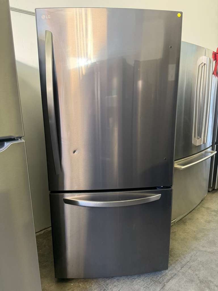 NEW Scratch & Dent LG 33-Inch 26 cu. ft. Bottom Freezer Refrigerator w/ Multi-Air Flow and Smart Cooling in PrintProof Black Stainless Steel