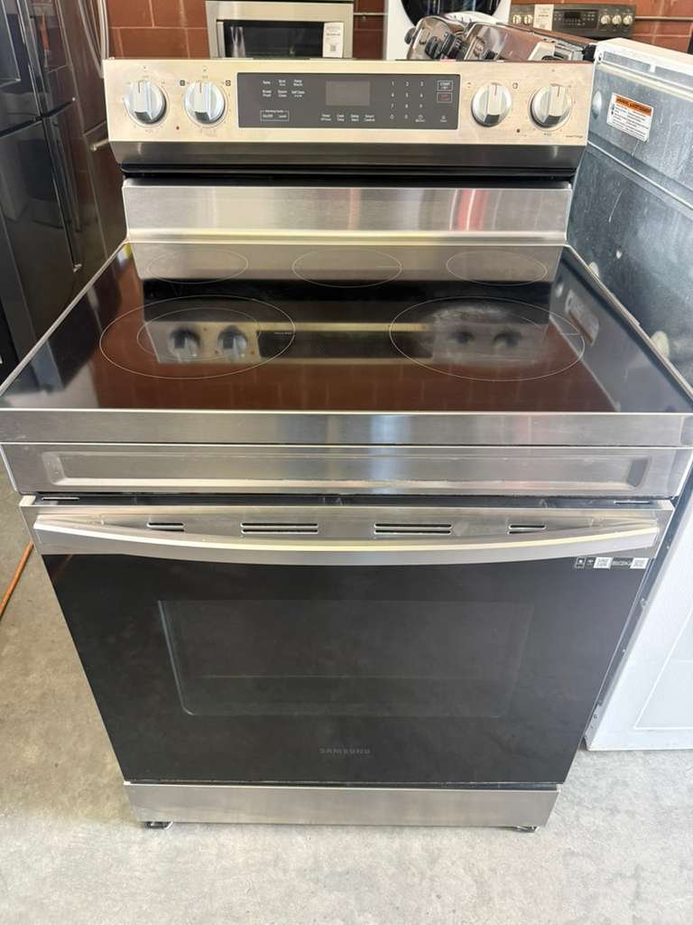 Samsung 30-Inch Electric Range in Stainless Steel with Rapid Boil, Steam & Self Clean