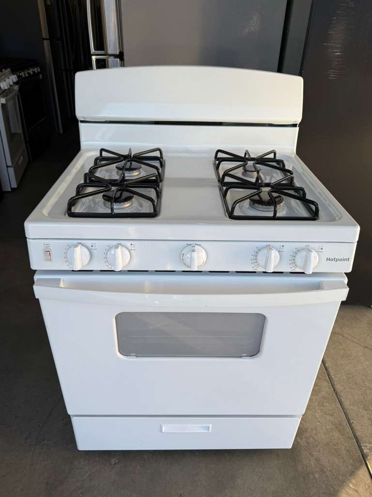 NEW Scratch & Dent Hotpoint 30-Inch Burners Gas Range in White
