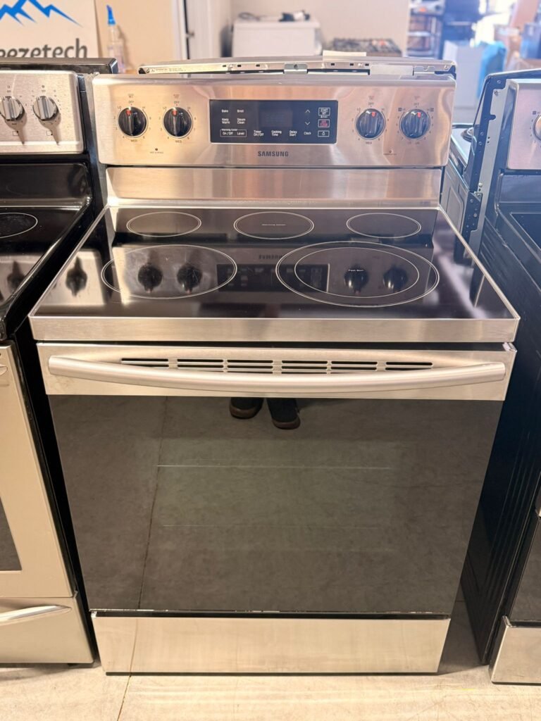 Samsung 30" Range - Stainless Steel - 30 Inch Freestanding Electric Range with 5 Smoothtop Elements with Self-Clean