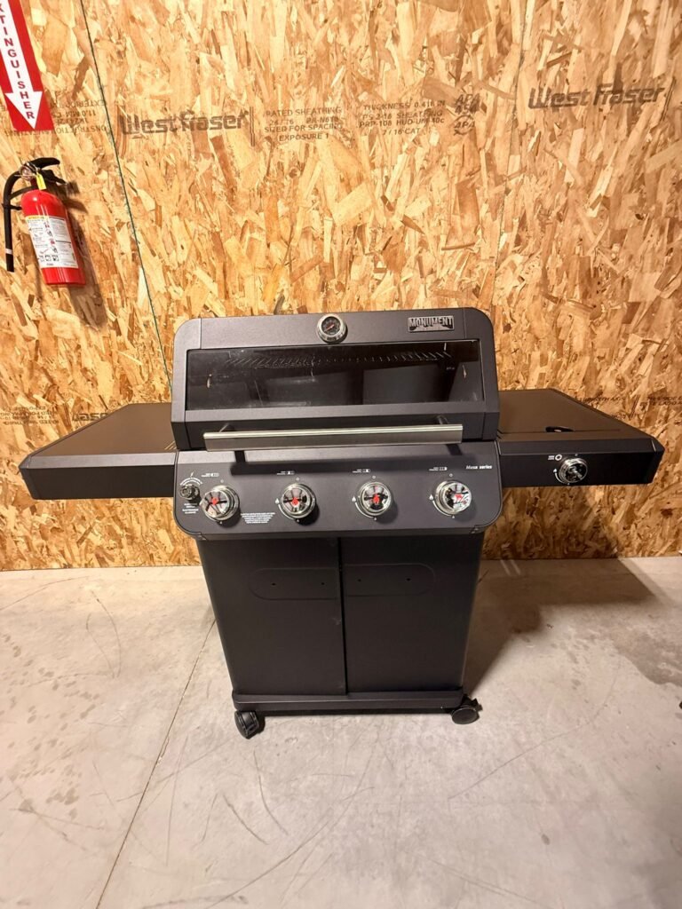 NEW OPEN BOX - Monument Grills Mesa Series 4-Burner Propane Gas Grill with Clearview Lid - Black