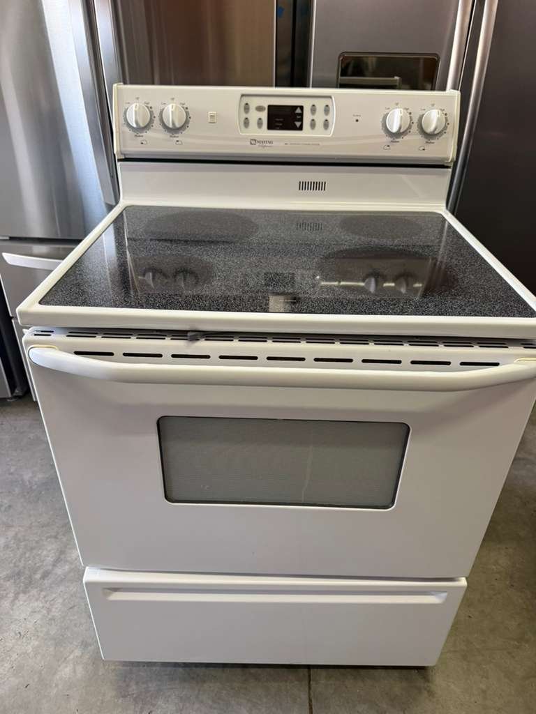 Maytag 30-Inch Electric Range with 4 Burners in White!