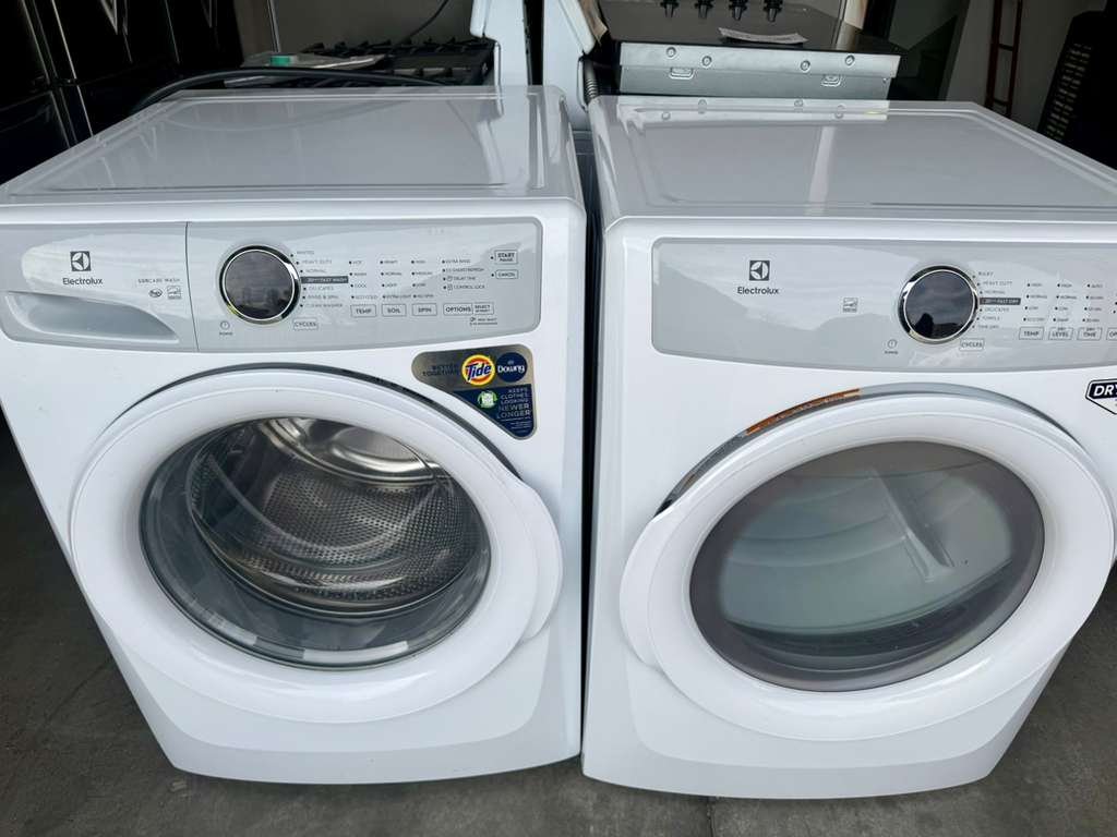 Electrolux 4.4 cu. ft. Front Load Washer & 8.8 cu. ft. Electric Dryer Front Load in White