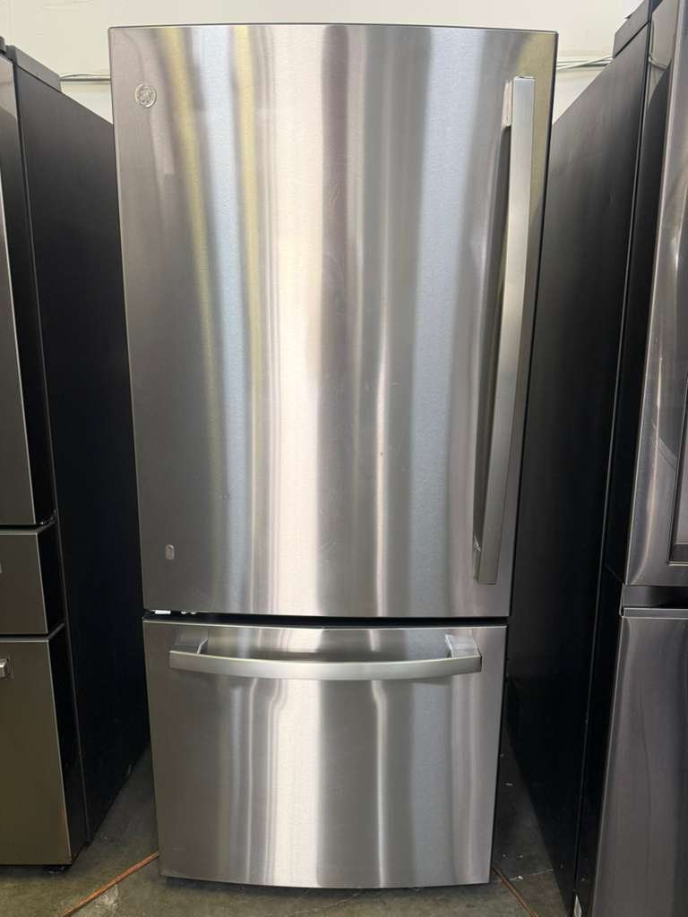 GE 30-Inch Wide, 21 cu. ft. Bottom Freezer Refrigerator in Fingerprint Resistant Stainless Steel